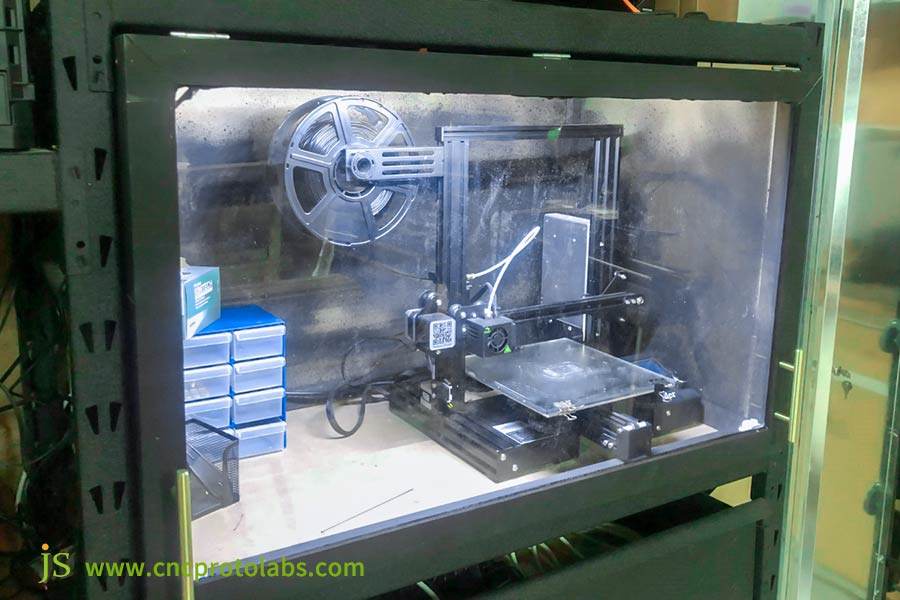 Envolver sua impressora 3D melhora a qualidade da impressão em ABS e reduz as chances de deformação.